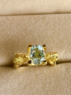Gold-plated horse Band Ring with Blue Oval topaz